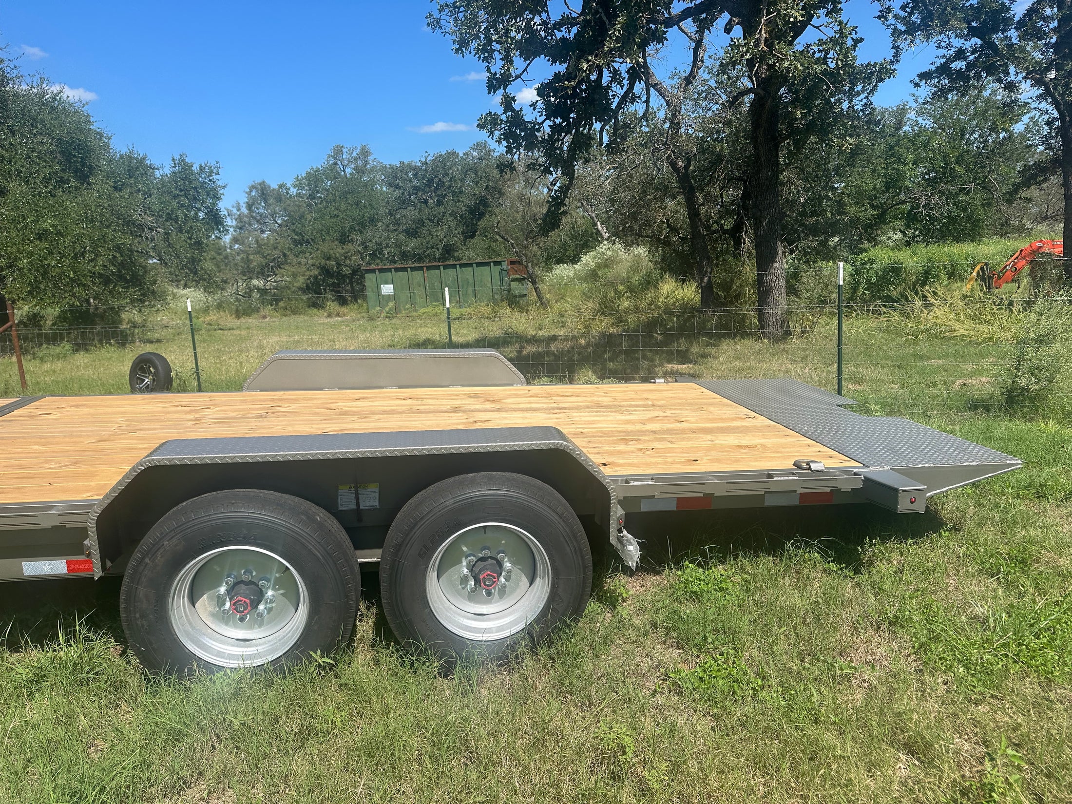 USED DP Platinum 83"x22.5' 2025 Tilt 8k  - 1495