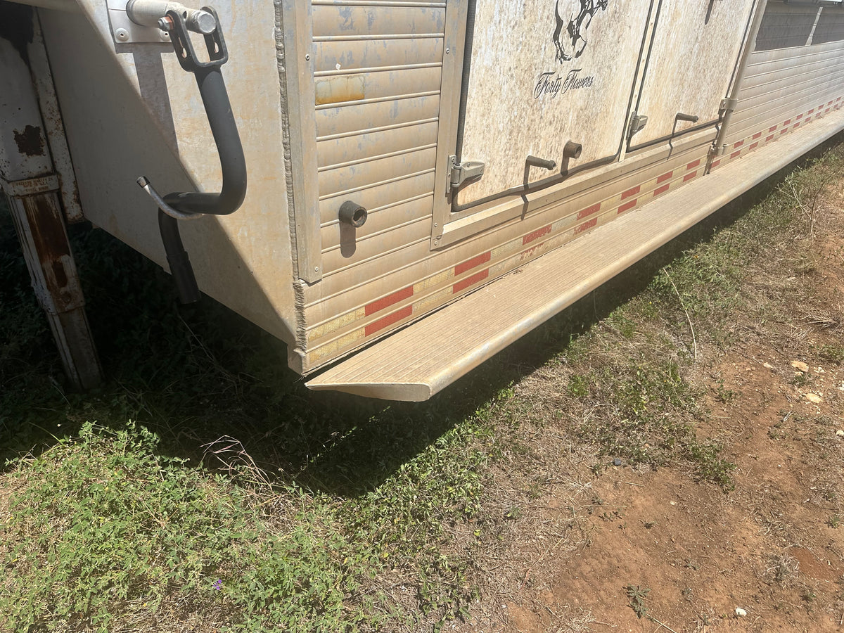 Used 2001 Sundowner Aluminum 8 Horse Trailer 25ft - 4933