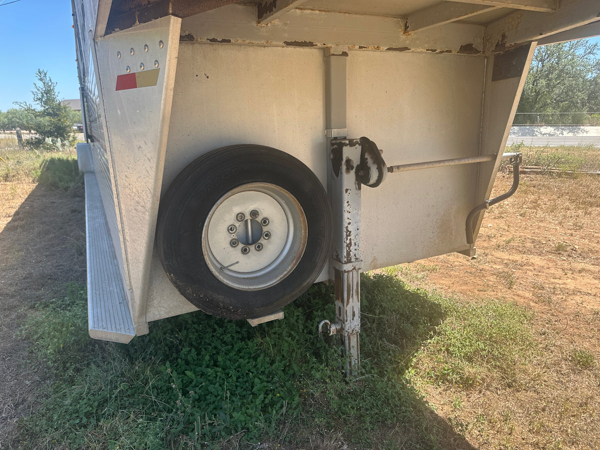 Used 2001 Sundowner Aluminum 8 Horse Trailer 25ft - 4933