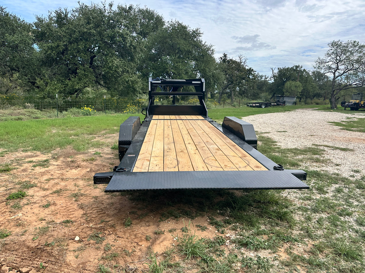 LoadTrail 83"x20' Gooseneck Tilt Tandem BLACK 5351