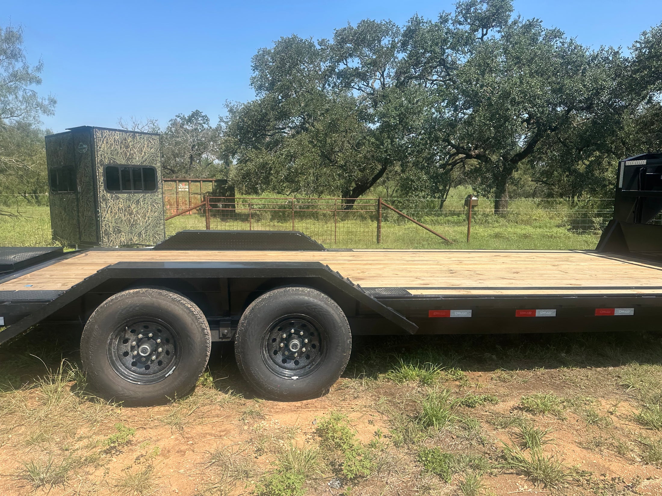 Delco 102"x24' Gooseneck Carhauler 14k - 1431