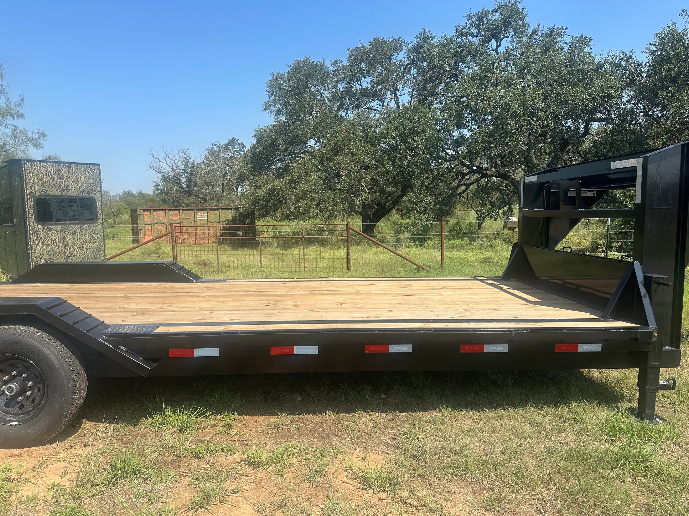 Delco 102"x24' Gooseneck Carhauler 14k - 1431