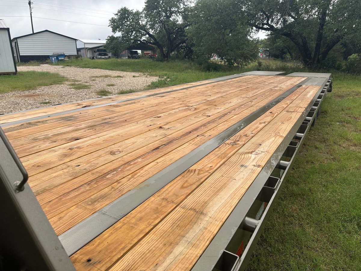 Loadtrail 102"x30' Tandem Low - Pro Gooseneck TAN - 2651 - J4 Trailer