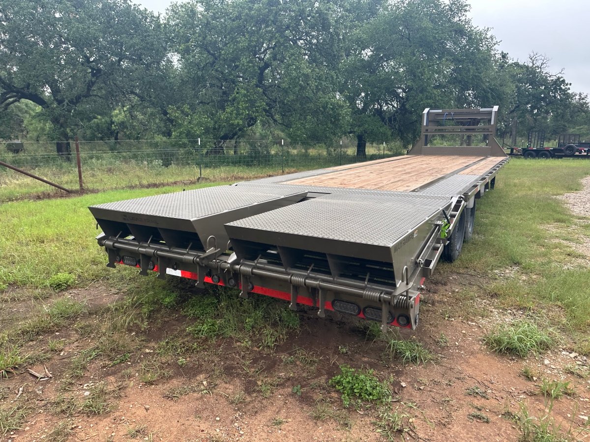 Loadtrail 102"x30' Tandem Low - Pro Gooseneck TAN - 2651 - J4 Trailer