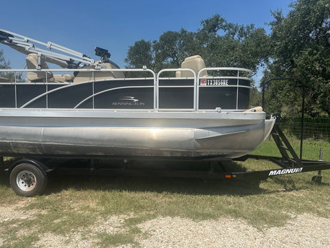 USED Bennington 22SFX Pontoon Boat 2013 3856 90HP Yamaha Motor - J4 Trailer