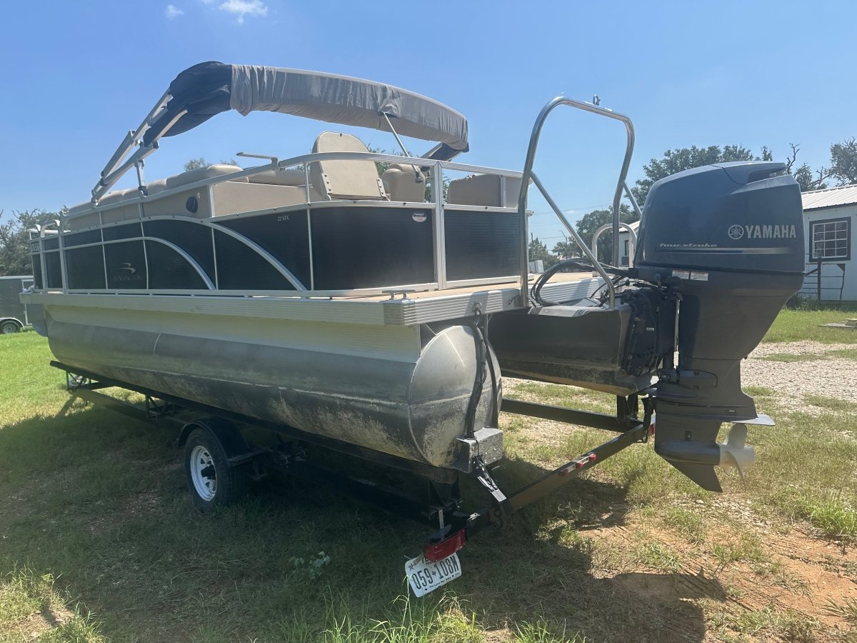 USED Bennington 22SFX Pontoon Boat 2013 3856 90HP Yamaha Motor - J4 Trailer