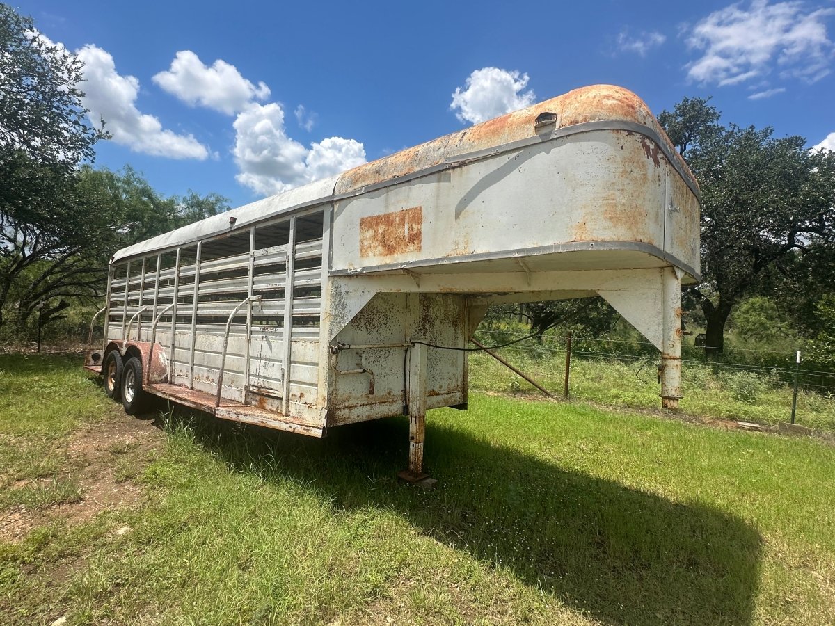USED Homemade 20' Gooseneck Livestock -HMMD - J4 Trailer
