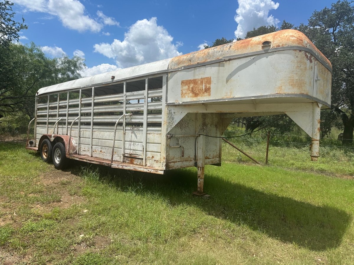 USED Homemade 20' Gooseneck Livestock -HMMD - J4 Trailer